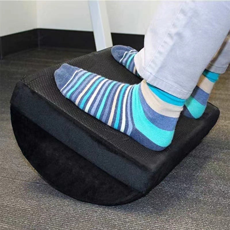 Het-comfort-van-een-ergonomische-Voetensteunen-bij-bureau-en-beeldscherm-werk Ergo-Specialist.nl