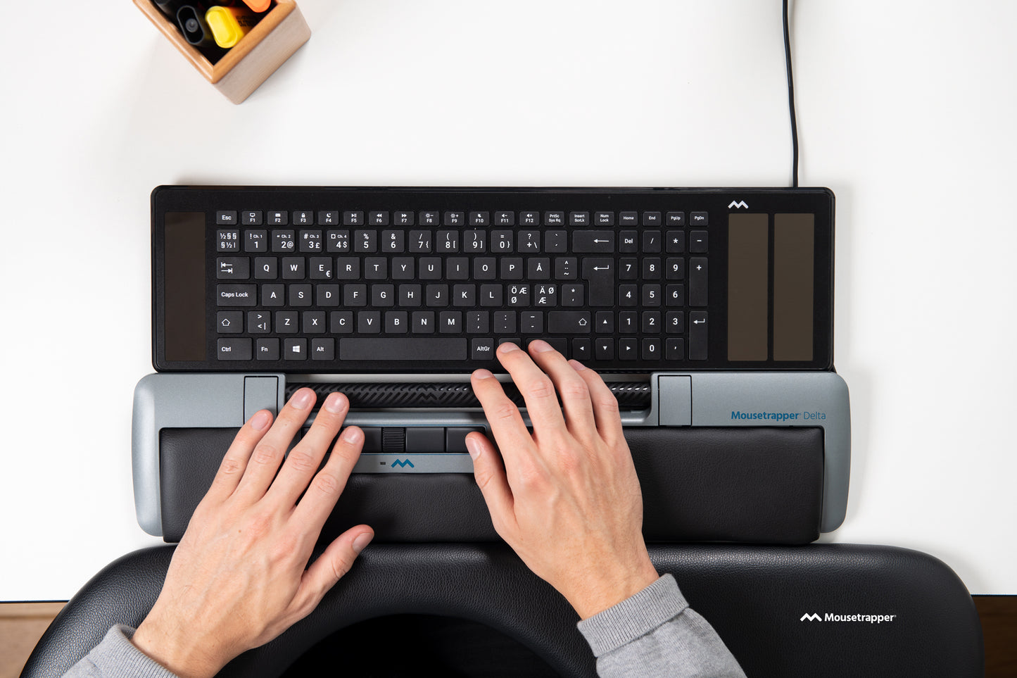 Delta Regular - Mousetrapper - ergonomische muis - 4000 dpi - control bar - grijs