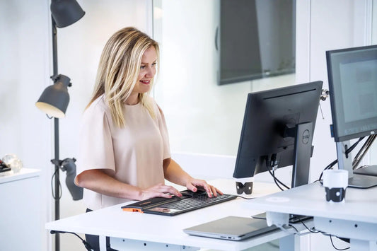 Een gezonde houding achter het bureau Ergo-Specialist.nl